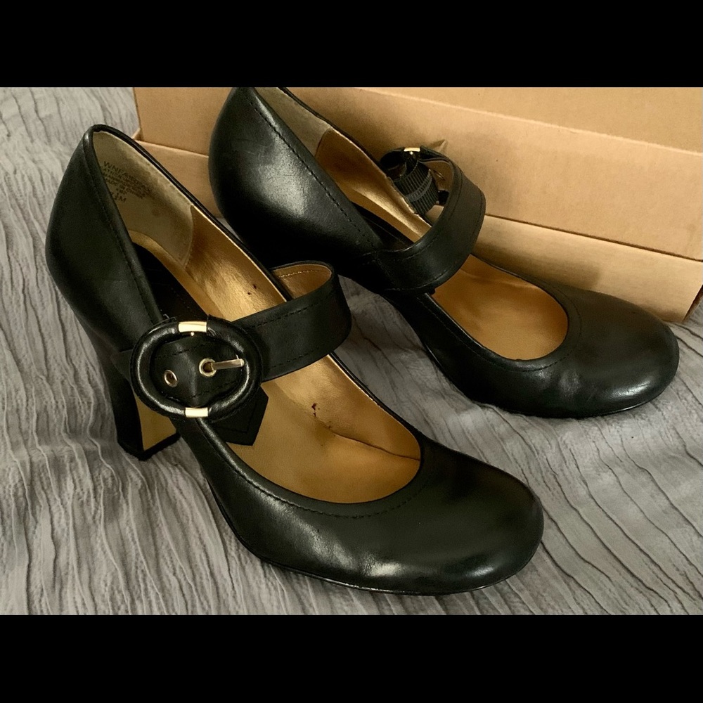 7.5 Black Nine West heels.  Very good condition.
